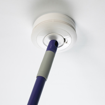 Rauchmelder der getestet wird